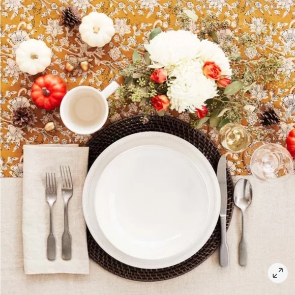 Sur La Table Natural Linen Tablecloth, Size108"x70", Retail Price $179.95 USD - Picture 2 of 8